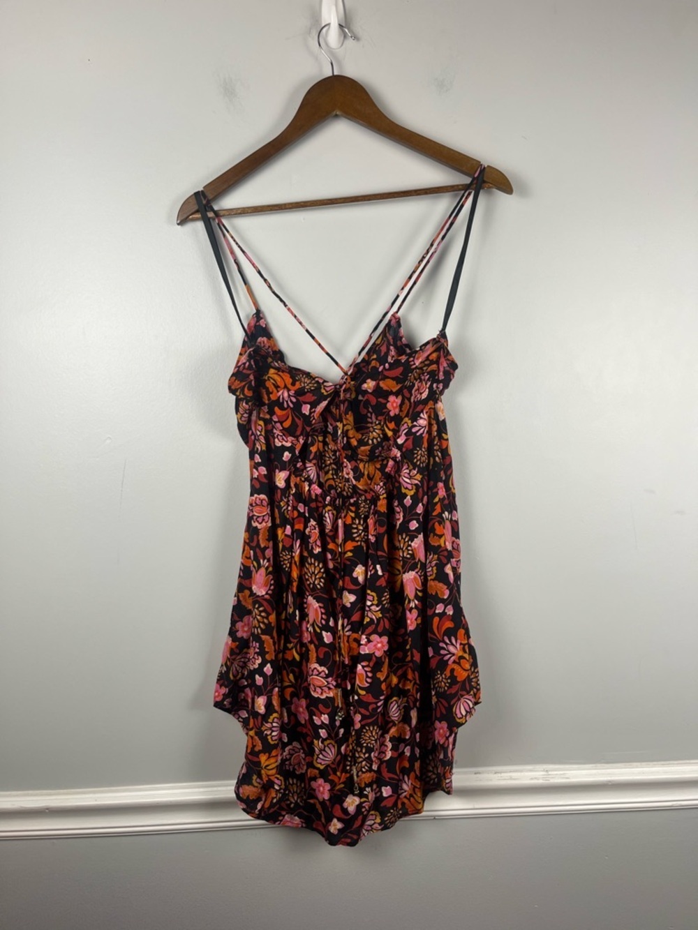New Free People Women's Black Pixie Cross Back Floral Print Tunic Top Size large - Picture 10 of 12